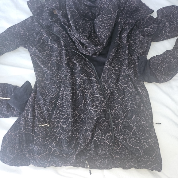 Lululemon jacket and bra size 6 size 34DD - Picture 4 of 9